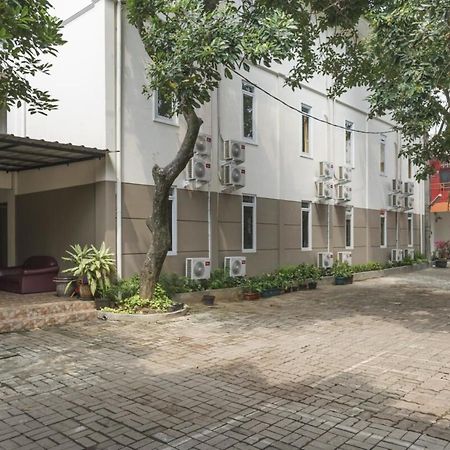 Urbanview Hotel Minongga Pondok Labu By Reddoorz Jakarta Exterior foto
