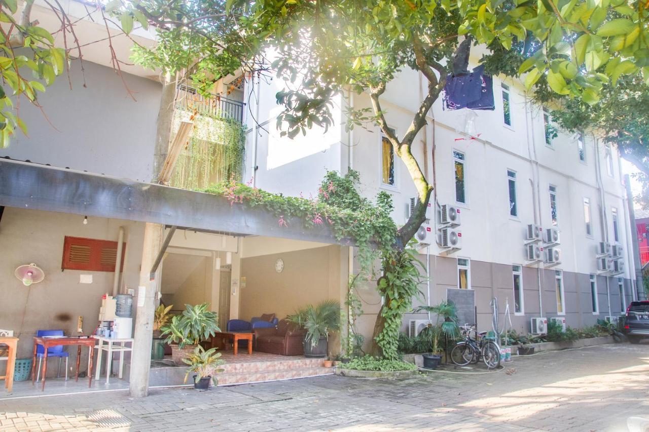Urbanview Hotel Minongga Pondok Labu By Reddoorz Jakarta Exterior foto