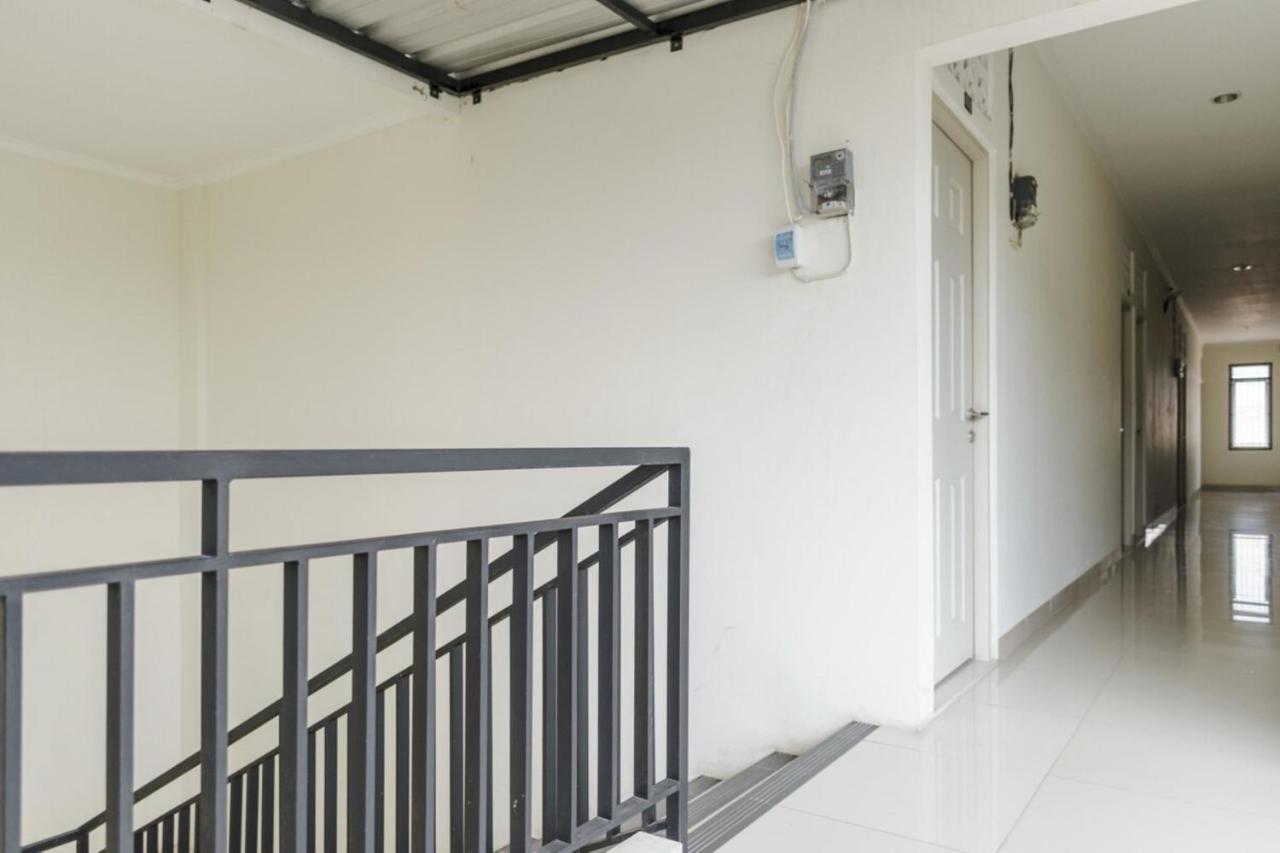 Urbanview Hotel Minongga Pondok Labu By Reddoorz Jakarta Exterior foto