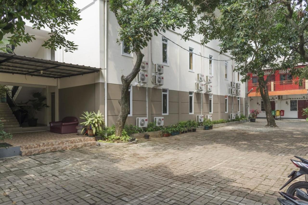 Urbanview Hotel Minongga Pondok Labu By Reddoorz Jakarta Exterior foto